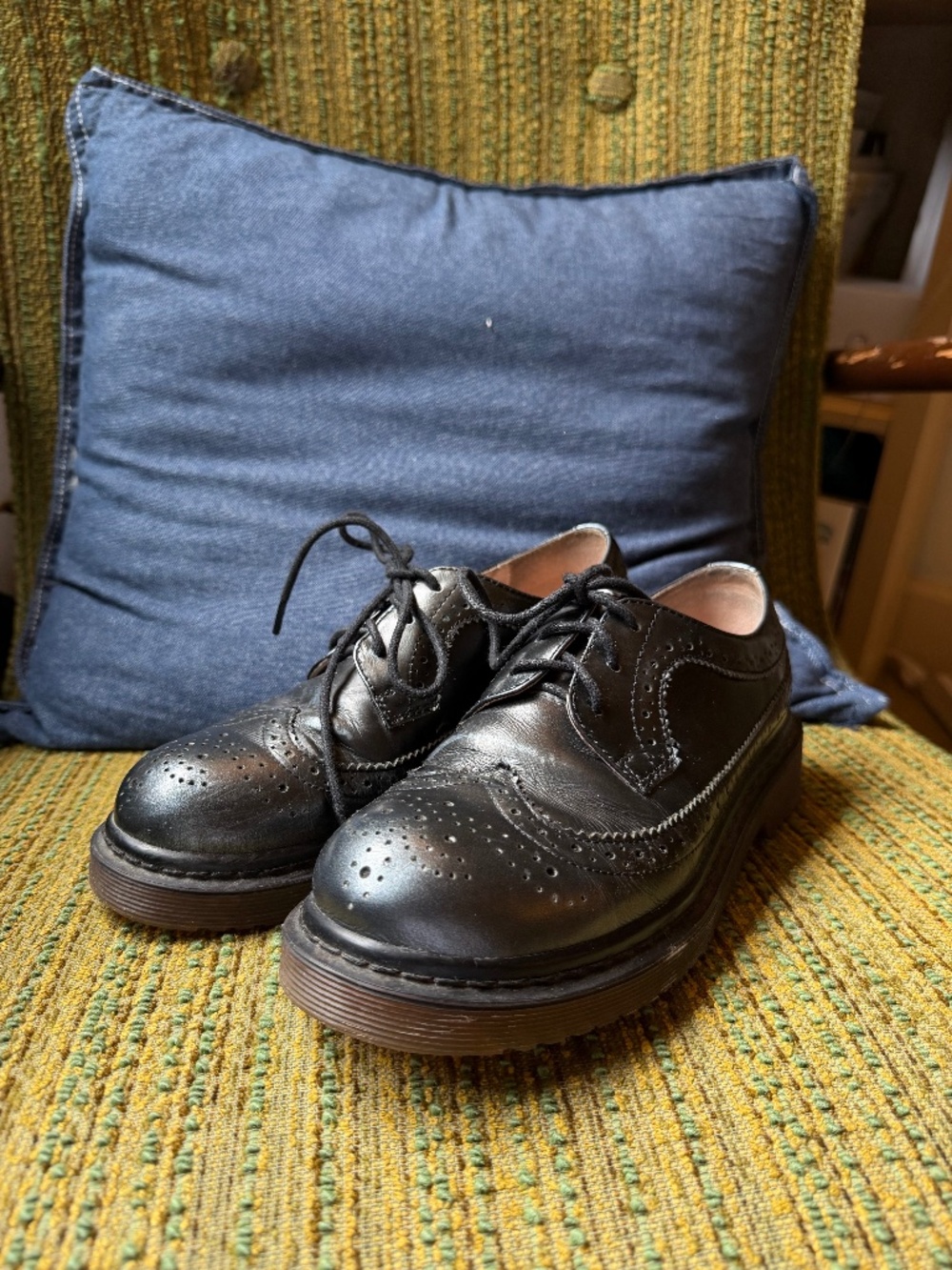Hotwind Dr Marten Looking Shoe